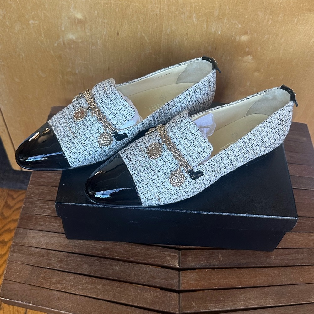 Chanel tweed and leather loafers EU40